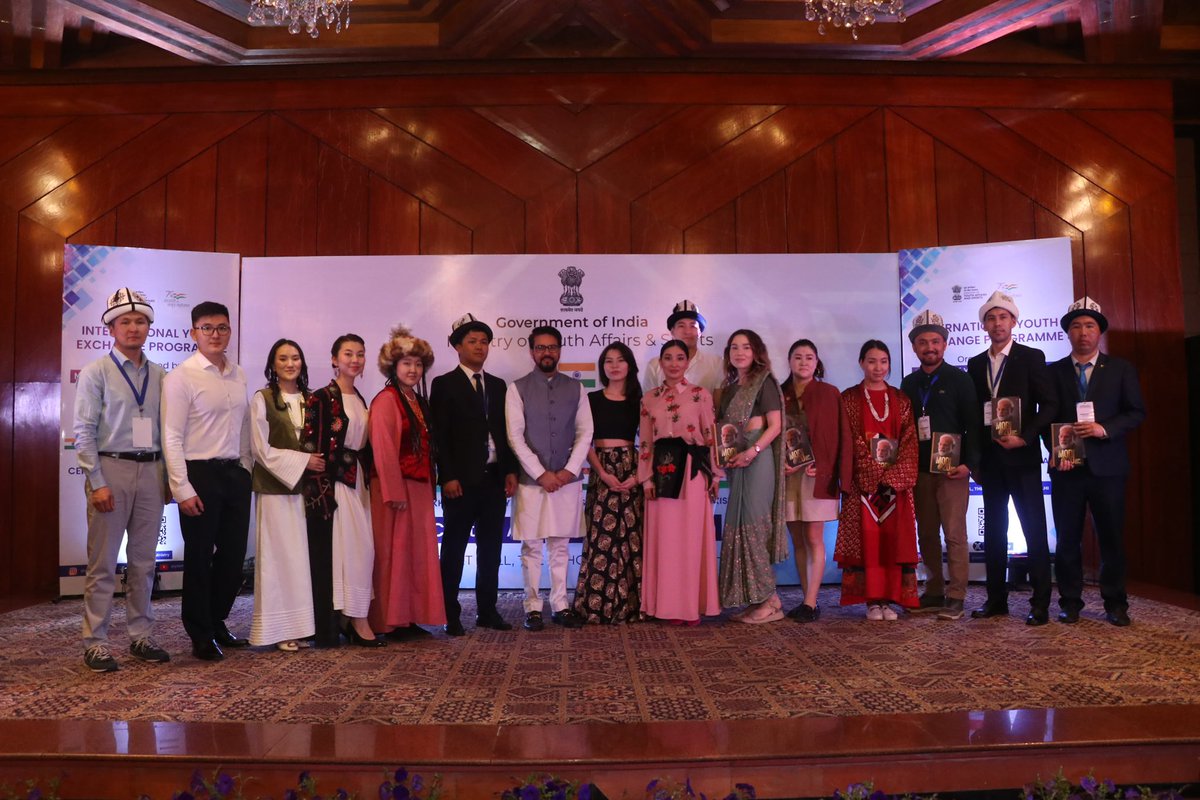 Celebrating the spirit of global friendship! A frame filled with the spirit of unity as delegates from Kyrgyzstan stand side by side with the Hon’ble Minister of Youth Affairs & Sports, Shri @ianuragthakur. We are excited to embark on new ventures in India's diplomatic odyssey.