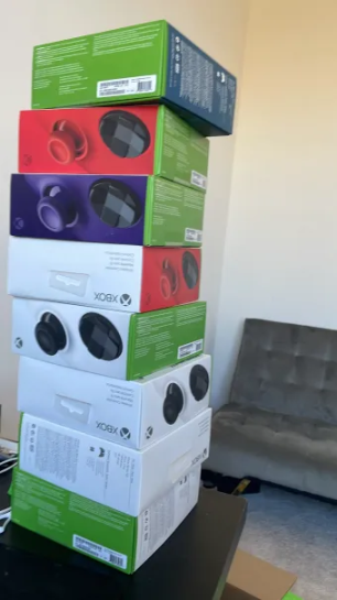 eMoney_HQ's tweet image. XBOX CONTROLLERS ARE ON SALE
90% OFF EACH ONE!
LIKE +RT FOR THE INFO