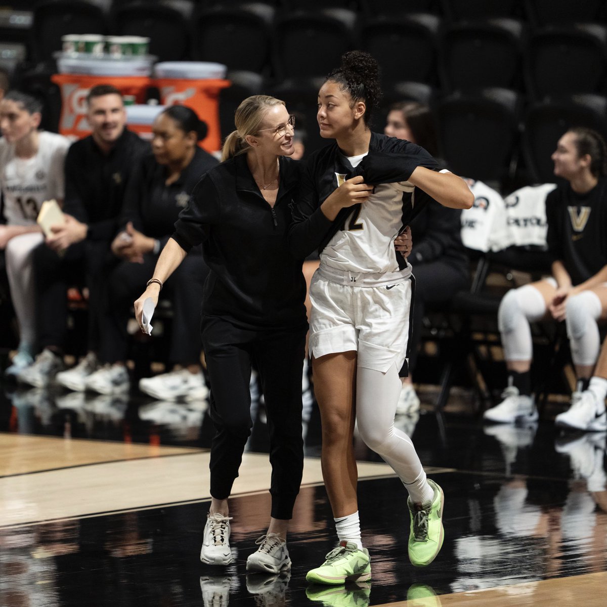 Wishing our Head Coach @SheaRalph a very Happy Birthday!!! We hope you have a wonderful day!!! 🎉🎂🥳🎈🎊🎁 #AnchorDown