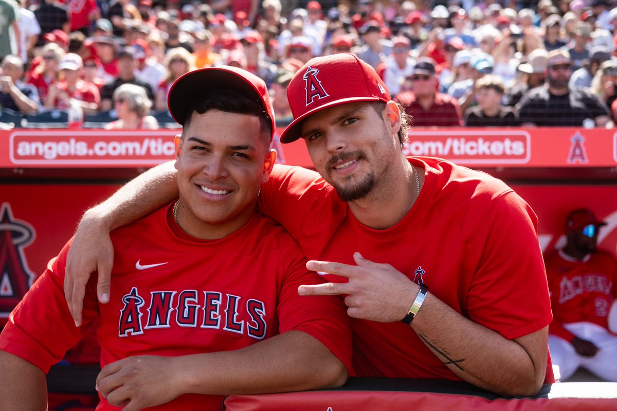 Angels tweet picture