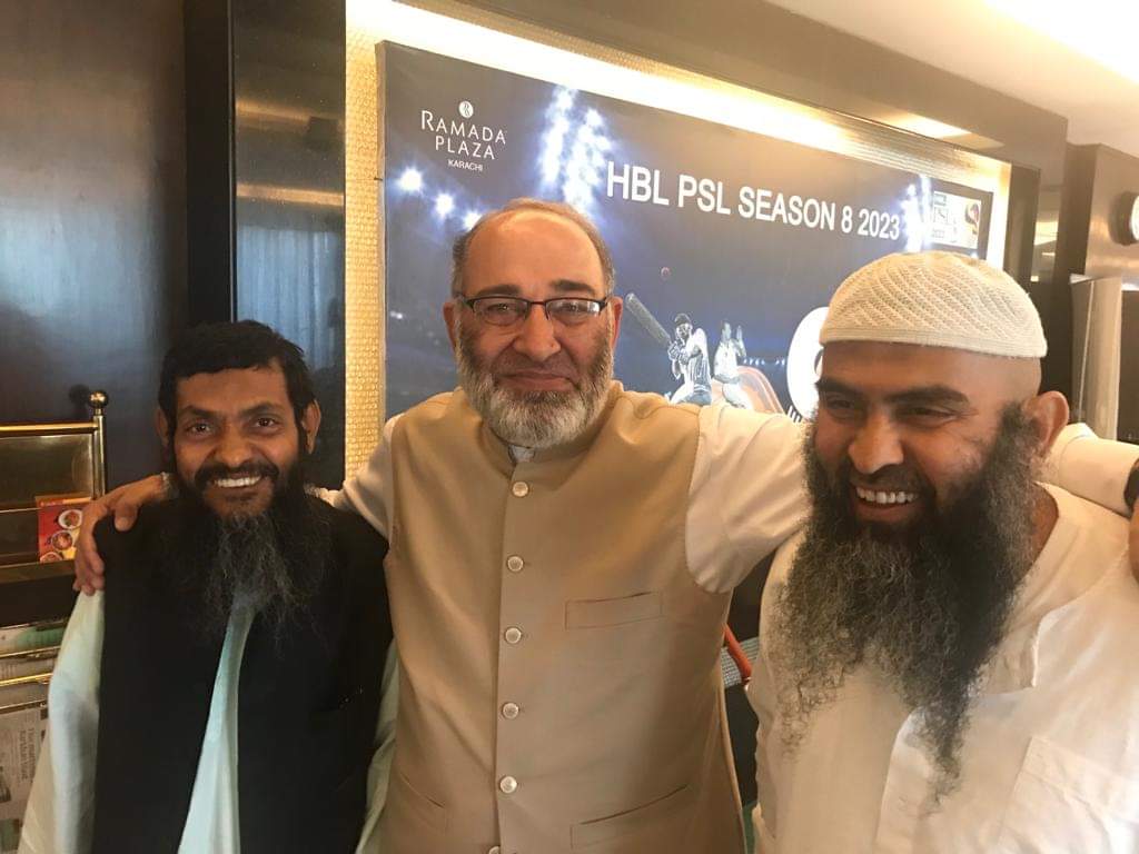 SenatorMushtaq's tweet image. نیدرلینڈ کا ایک شخص محمد اورنگزیب پاکستانی نہیں ہے اس نے وفاقی وزیر کا حلف اٹھایا،وزارت خزانہ کا قلم دان حاصل کیا اور پھر اس کے بعد پاکستان کی شہریت کے لیے درخواست دی۔ اور وزارت داخلہ نے اسی وقت درخواست کی منظوری کی اجازت دی اور دوسری طرف پانچ ہزار ڈالر میں پرویز مشرف کی ہاتھوں…