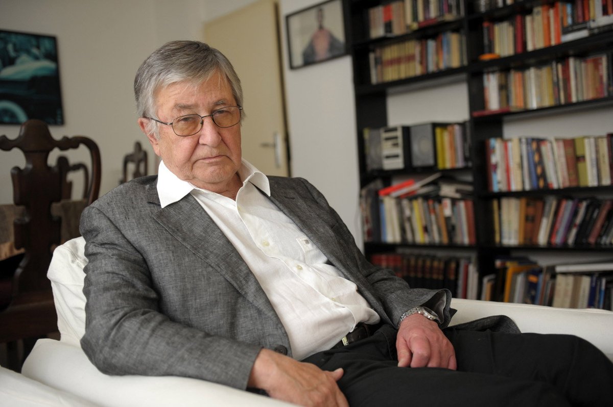 Prof.dr Vojin Dimitrijević:

"Đinđić je ušao u Augijevu štalu, zasukao rukave i počeo da je čisti. Ubile su ga zmije koje su se kotile u đubretu, gnjide koje su obitavale u balezi i užireni mudroseri koji su ležali na prljavoj slami!."