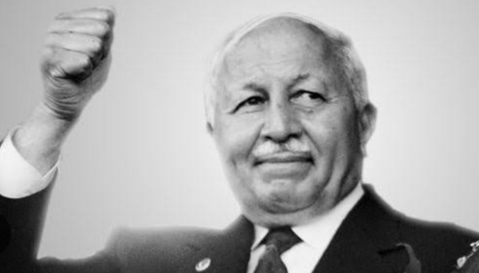 İyi bir Mü'min 
Varlığıyla dünyamızı,
Tavsiyeleriyle ahiretimizi
Aydınlatan kişidir...