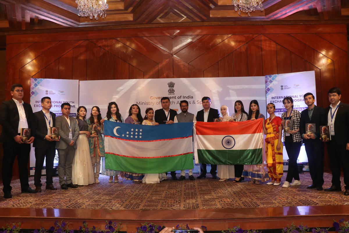 Hon’ble Minister for Youth Affairs & Sports, Shri Anurag Singh Thakur Ji, building strong bonds of unity and friendship with Uzbekistan delegates. This image captures the essence of shared values and respect, deepening the connection between both nations. #CAYD