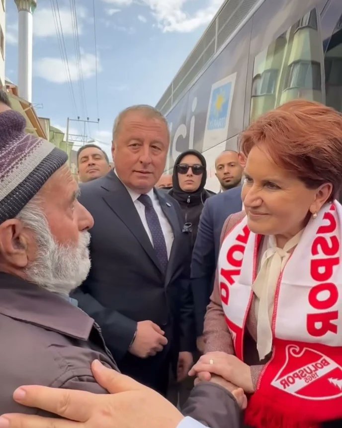 _hakanolgun's tweet photo. Genel Başkanımız Sayın Meral Akşener ile birlikte bugün Bolu'dayız.

Bolu'muza ve her bir ilçesine yakışır çözümlerimizle, ortaya koyduğumuz İYİ Belediyecilik vizyonumuzla; Milletimiz artık sesini duymayanlara da, sorumluluktan kaçanlara da mecbur değil!

Çünkü artık milletimize en iyisini sunan İYİ Parti var..!