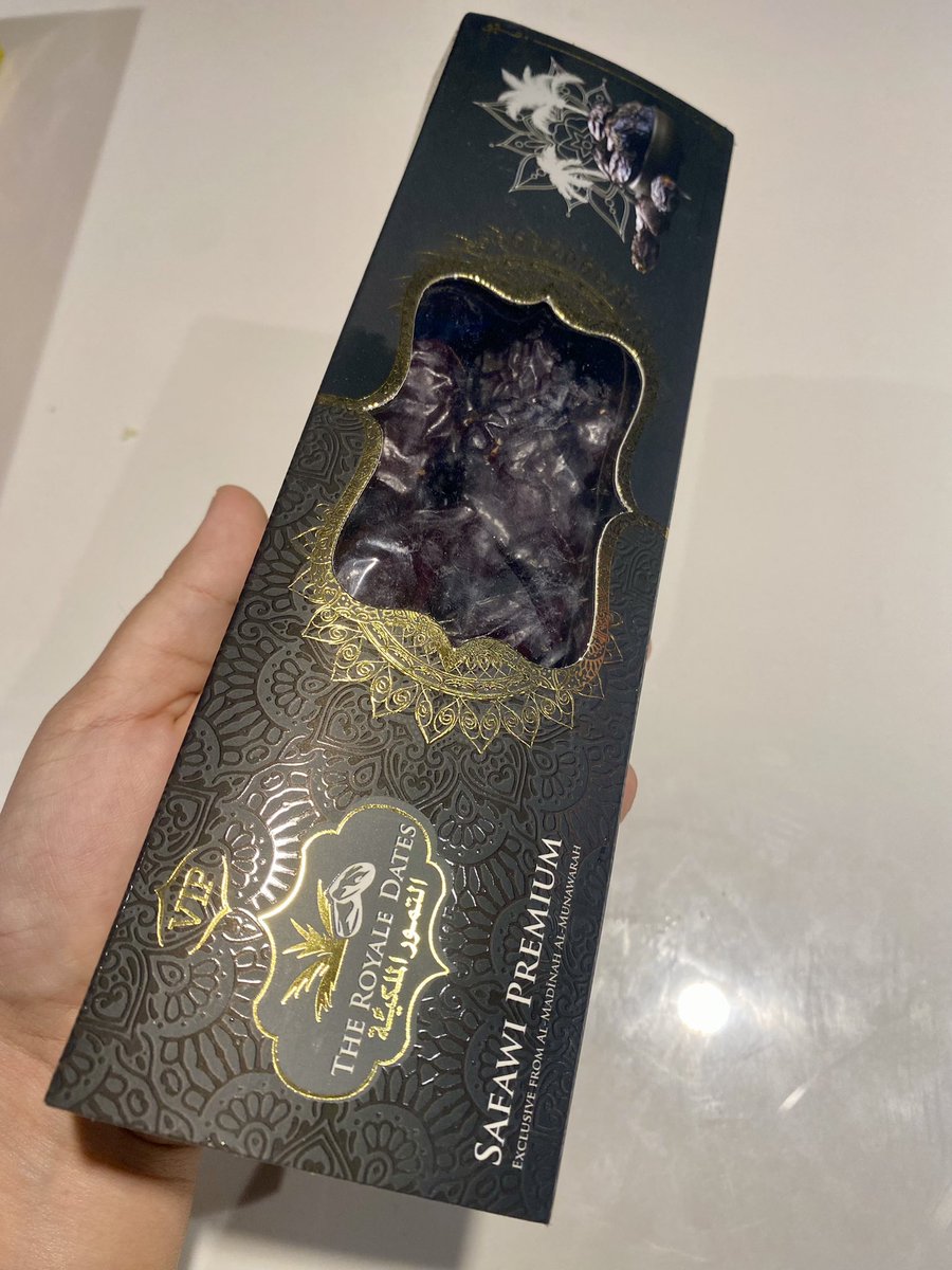 DlylaDz's tweet photo. Thank you my sister belikan kurma sedap ni 😘 harap2 tahun ni berjaya puasa penuh . https://t.co/86cSRf7KqI