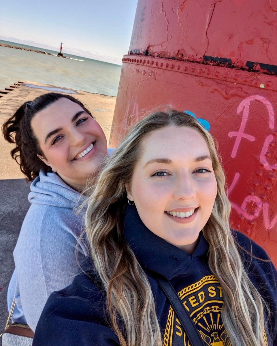 kimsxraver's tweet photo. Not ready to leave #myperson yetπ₯Ήπ₯²π #longdistancebestfriends https://t.co/Y7jQPPnaAW