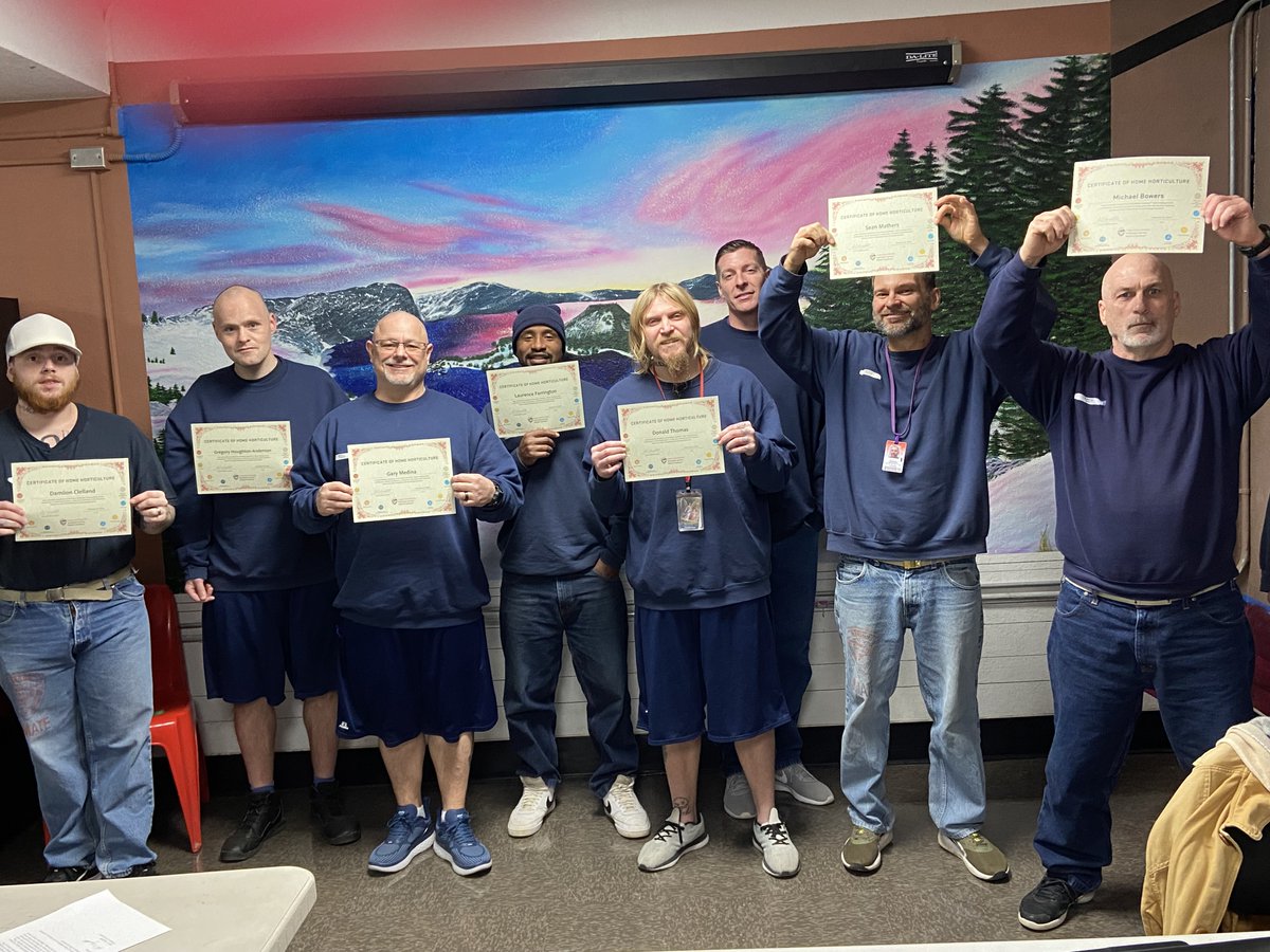 Santiam Correctional Institution celebrated graduates from the Sustainable Gardening class, a 14-week course in which graduates earned their OSU Home Horticulture Certificate.
Congratulations graduates! Special thanks to their steadfast leader, Lettuce Grow Education Coordinator!