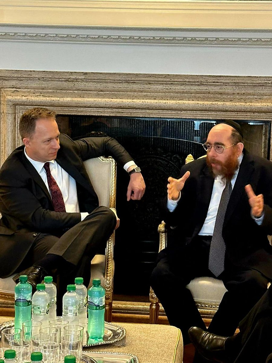 RabMon_key tweet media