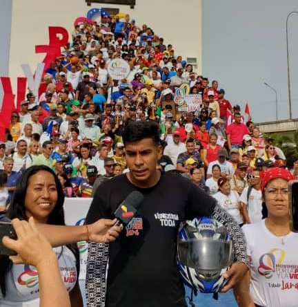 Se presentó el avance del Movimiento por la Paz y la Vida en territorio larense. A través de los núcleos de Paz se fortalece y se masifica la metodología pacificadora.

 Felicitaciones a todo el equipo del estado #Lara vamos avanzando con el pueblo. ✌🏿

#SomosCompromisoPatrio