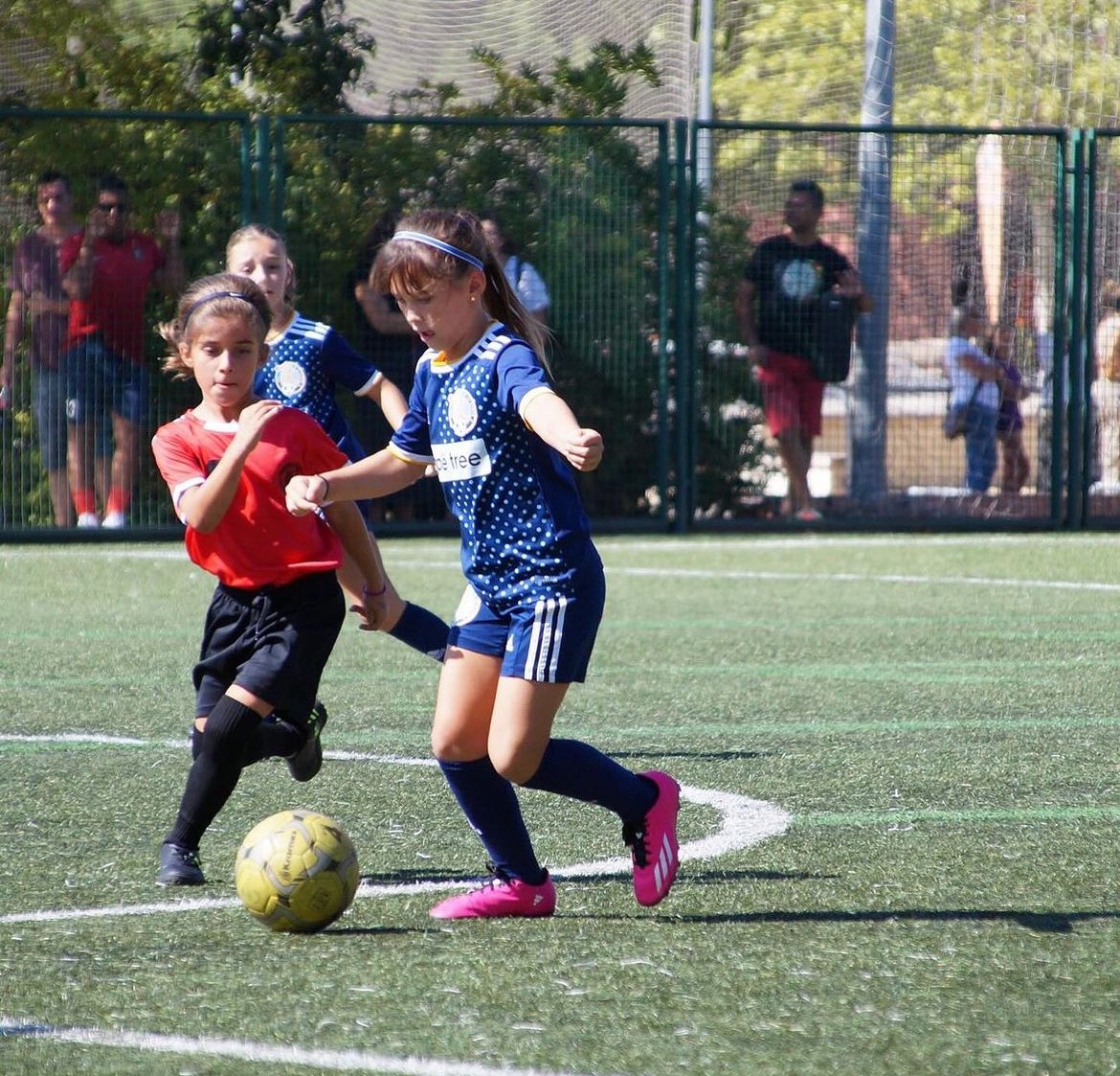 cff_olympia's tweet photo. 𝔹𝔼ℕ𝕁𝔸𝕄𝕀ℕ𝔸𝕊 💙⚽️
Las pequeñas del club vienen pisando fuerte 💪🏼 
Los equipos AppletreeBenjaminas que militan en categorías federadas y municipales, siguen aprendiendo diariamente y es un orgullo verlas competir.

#soñamosjuntas#abriendocaminocumpliendosueños#olympia https://t.co/kv6mn3X1PK
