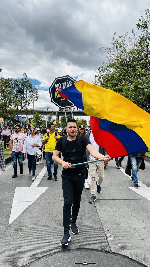 🔴🔴🔴Bueno y ahora la pregunta es:

¿Jota Pe, se embruteció u nació así?

Se embruteció= dale ❤️
Nació así.        = dale RT 🔄