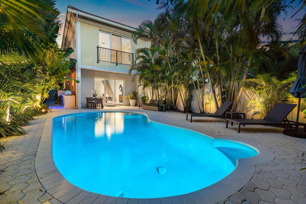 KrisvanGool's tweet photo. Under Contract:
1141 NE 13th AVE 3, Fort Lauderdale, FL 33304 is a fantastic property with 3 bedrooms and 2.1 bathrooms.
See more here: https://t.co/rKYNDuIZkt https://t.co/qtFY8zjWPe
