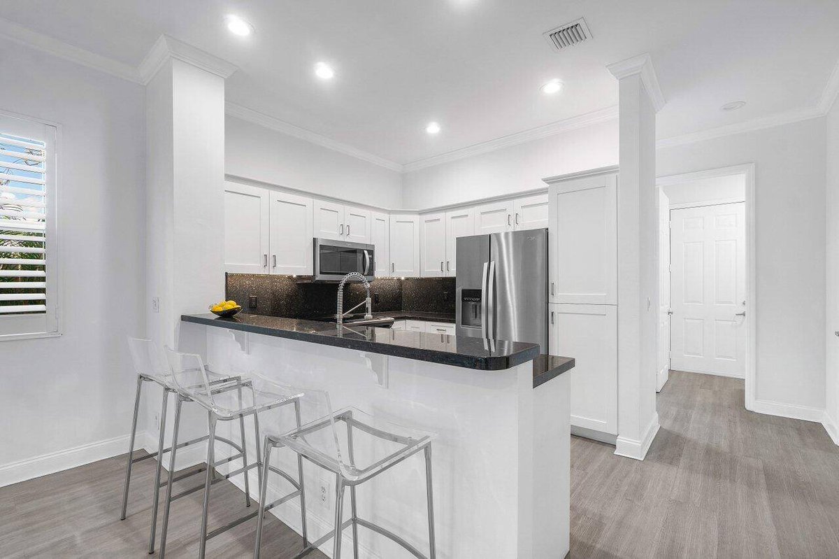 KrisvanGool's tweet photo. Under Contract:
1141 NE 13th AVE 3, Fort Lauderdale, FL 33304 is a fantastic property with 3 bedrooms and 2.1 bathrooms.
See more here: https://t.co/rKYNDuIZkt https://t.co/qtFY8zjWPe