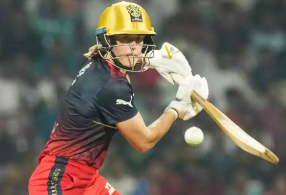 cric_flip's tweet photo. Ellyse Perry, the queen of the game: - 6/15 with the ball. - 40* (38) with the bat.
#RCBvMI #MIvRCB #EllysePerry #SmritiMandhana #RCB #WPL2024 #wpltrophydrive #TATAIPL2024 https://t.co/i9qfpaOGoW