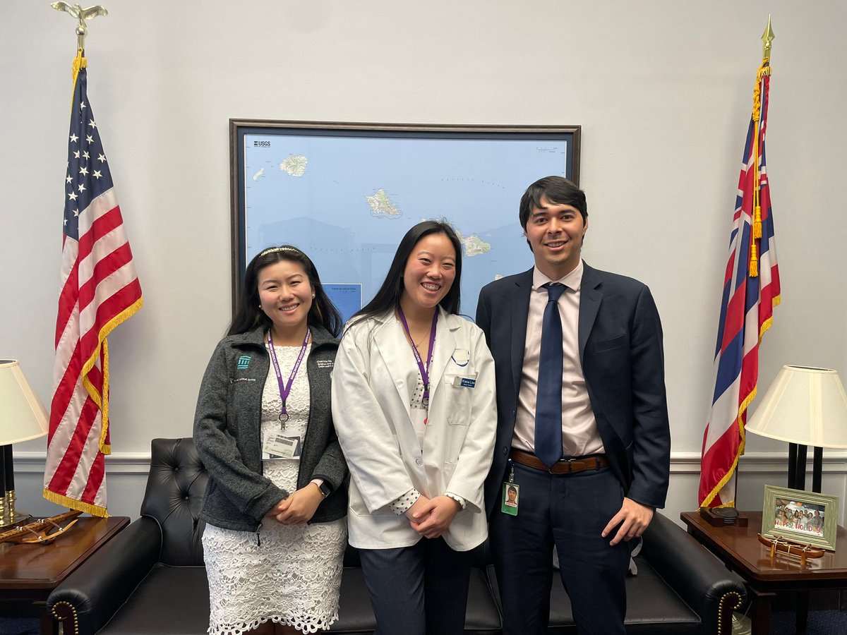 Grateful to have spent last week with the offices of @MazieHirono and <a href="/RepEdCase/">Rep. Ed Case</a> advocating for OUD treatment access and other legislation on behalf of the <a href="/AmerMedicalAssn/">AMA</a> <a href="/AMAmedstudents/">AMA Medical Students</a> #MedStudentsAdvocate