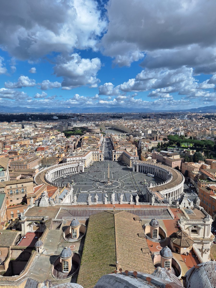 Sehrten1's tweet photo. My last stop on my 10 day trip was Vatican City. It's hard to believe it was a much larger country, and that the Pope functioned similarly to a king. https://t.co/1CyXlakLYV