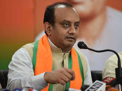 NewsAlgebraIND's tweet photo. ⚡ Rajdeep Sardesai : "A Bangladeshi Hindu has a different rights to a Bangladeshi Muslim after CAA. Correct ?"

SUDHANSHU TRIVEDI 🔥🔥 : "Do Bangladeshi and Pakistani Hindus have equal rights as Muslims there? Say YES OR NO. That are declared Islamic states. Kindly SAY YES OR NO"

Chad Sudhanshu Trivedi at his best ⚡