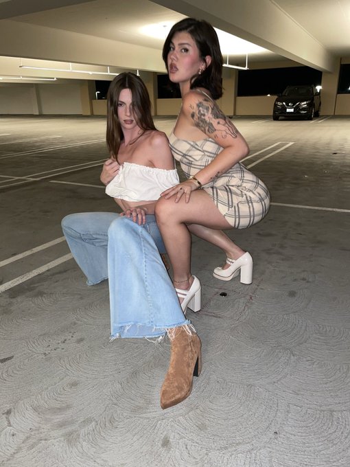 my sister, diva, bad bitch BEAUTIFUL ASS BEST FRIEND  this silly bitch won GROOBY GIRL OF THE MOTHERFUCKING