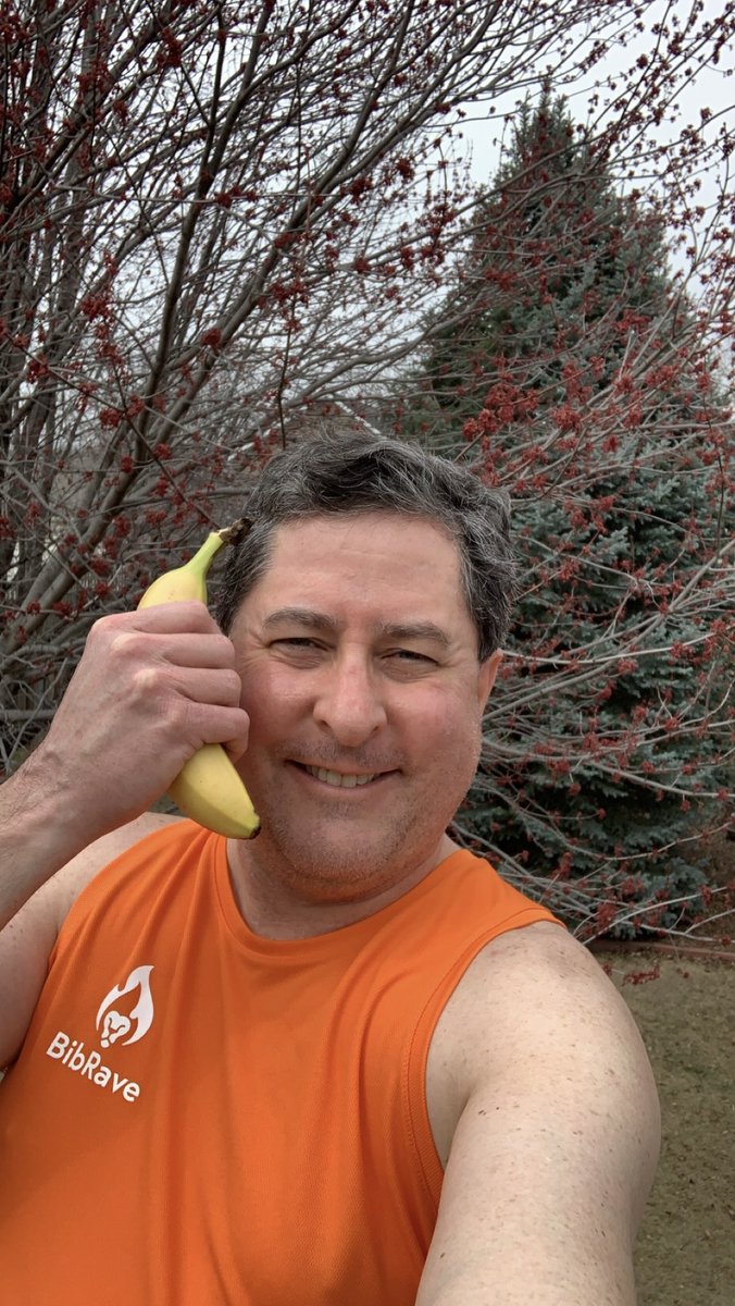 Orange 🍊 you glad I didn’t say banana 🍌 oops 😬 I said it lol 😂 😂 what’s for lunch 🥗 you awesome runners 🏃 🏃🏽‍♀️ 🏃🏾‍♂️? #bibravepro #fruit #lunch #orange #banana #bibchat @BibRave