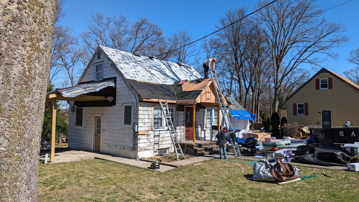 Osiris1029's tweet photo. Complete renovation from @Gunnerroofing with GAF shingles and James Hardy siding. Progress will follow. https://t.co/6v7RgNPkKa