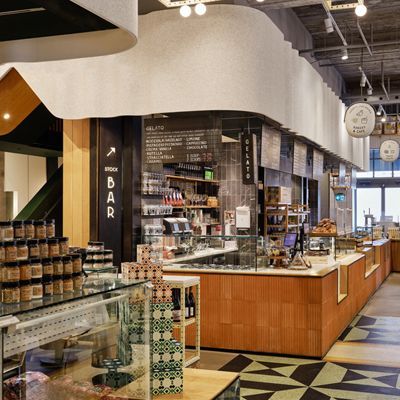 Toronto’s heritage Canada Post station repurposed into unique culinary destination buff.ly/49O9eqW #canadapost #commercialarchitecture #cork #giannonepetriconeassociatesarchitects #glass #materials #news #restaurantdesign #stocktc #stone #wood