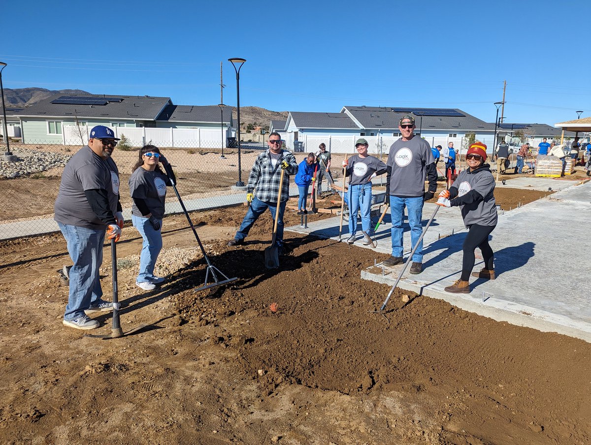 LogixFCU's tweet image. Logix and its employees are dedicated to 🤲 giving back to the #community. In the last few months, staff supported two @Homes4Fams builds for veteran 🏘️ housing. 

Visit the #LogixSmartLab to learn more. 👇 
hubs.li/Q02p7sbV0

#SmarterBanking #VeteransBuild
