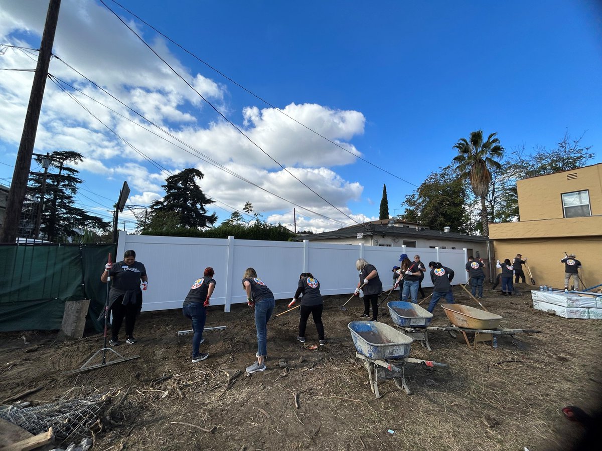 LogixFCU's tweet image. Logix and its employees are dedicated to 🤲 giving back to the #community. In the last few months, staff supported two @Homes4Fams builds for veteran 🏘️ housing. 

Visit the #LogixSmartLab to learn more. 👇 
hubs.li/Q02p7sbV0

#SmarterBanking #VeteransBuild