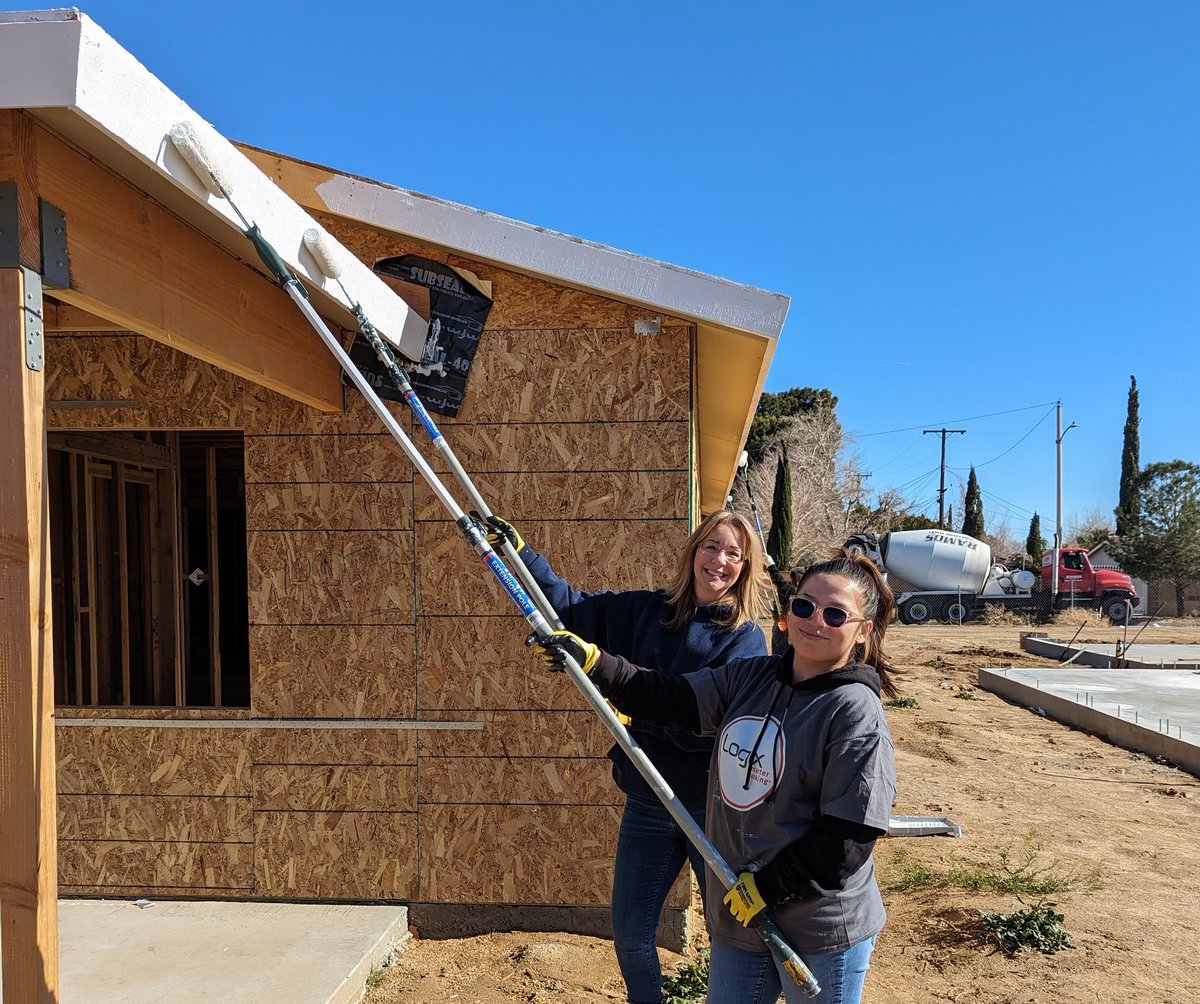 LogixFCU's tweet image. Logix and its employees are dedicated to 🤲 giving back to the #community. In the last few months, staff supported two @Homes4Fams builds for veteran 🏘️ housing. 

Visit the #LogixSmartLab to learn more. 👇 
hubs.li/Q02p7sbV0

#SmarterBanking #VeteransBuild
