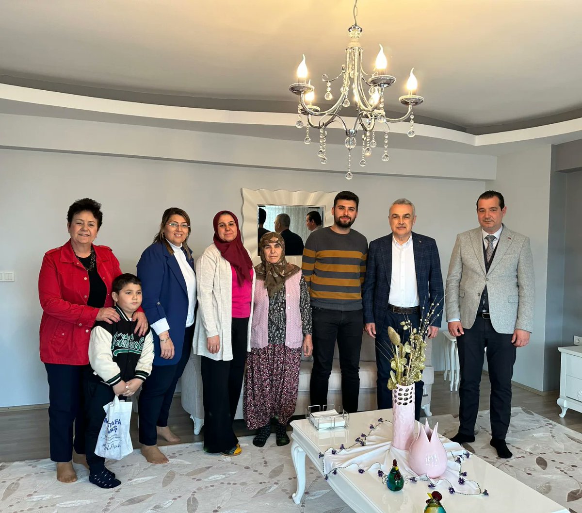 aydinmsavas's tweet photo. 📍Efeler Güzel Konak Site sakinlerine hayırlı iftarlar diledik.

Biz bu şehri çok seviyoruz.❤️

#mustafasavaş 
#aydin 
#yolAçık 
#hayırlıramazanlar https://t.co/RP1EzKQr8x