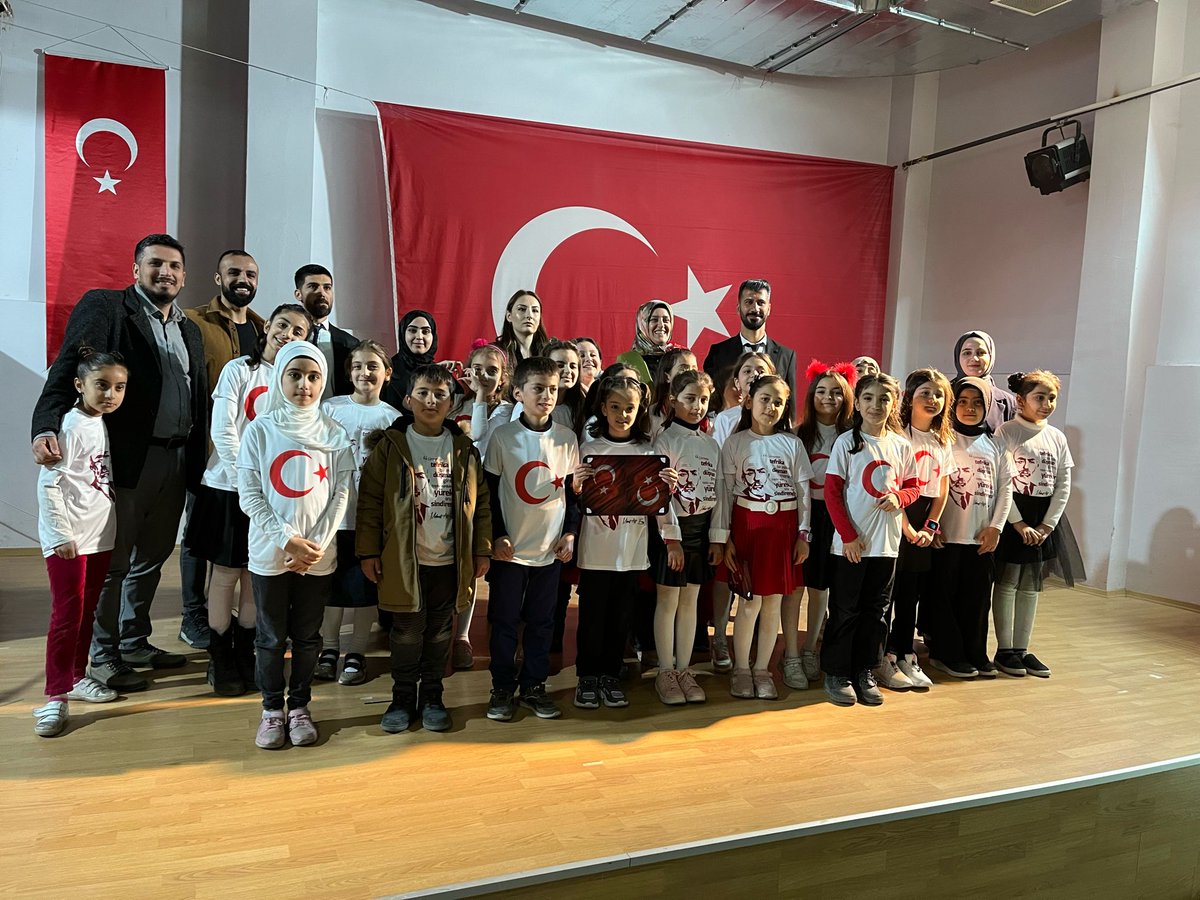 İstiklal Marşı'nın Kabulünün 103. Yılı Münasebetiyle Milli Şairimiz Mehmet Akif Ersoy'u Rahmetle Anıyoruz. <a href="/a_yksl07/">Abdullah YÜKSEL</a> <a href="/ZekiKaya021/">Zeki Kaya🇹🇷🇵🇸</a> <a href="/Diyarbakirmem/">Diyarbakır İl Millî Eğitim Müdürlüğü</a>