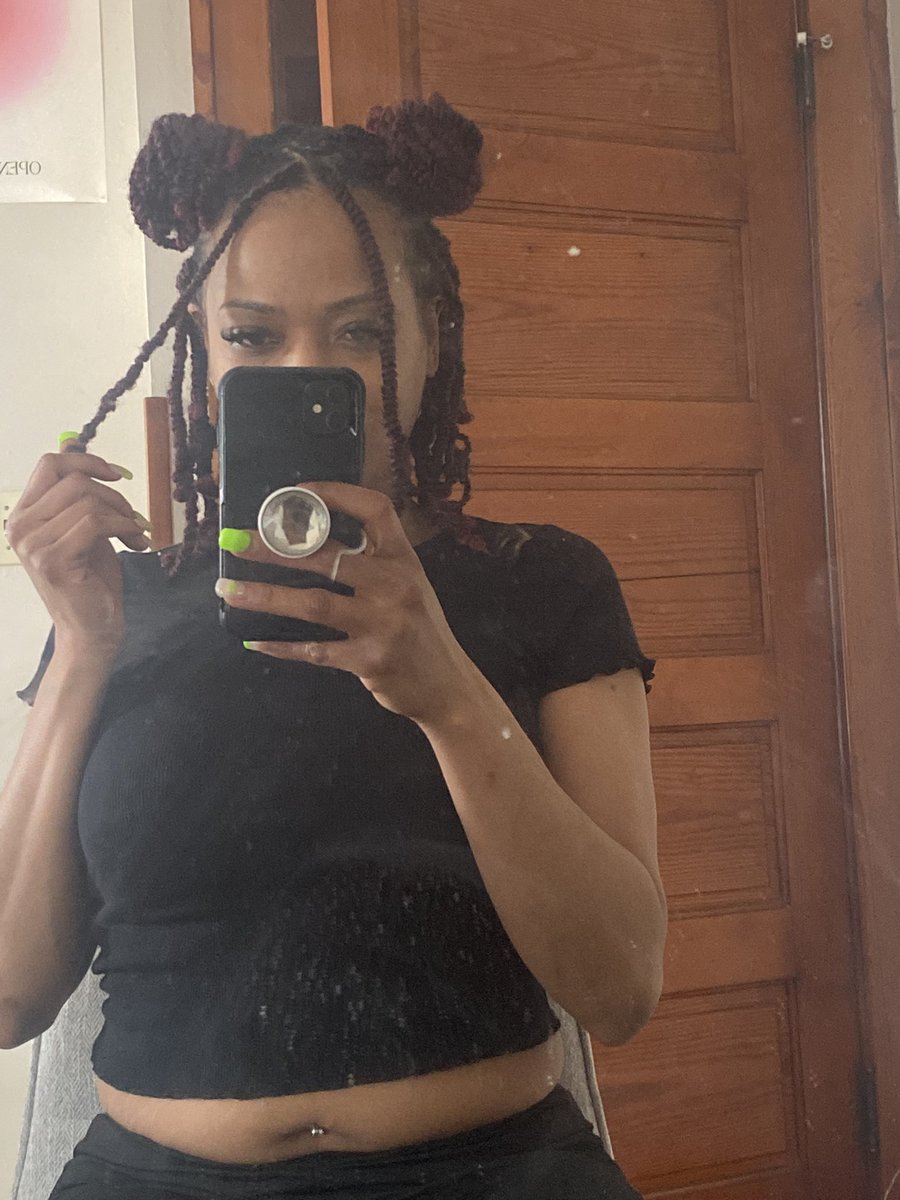 BA_alldayy's tweet photo. Just playing around in my daughters dirty mirror. Finally Finished my hair #yafavorite https://t.co/3TNRHAvwjn