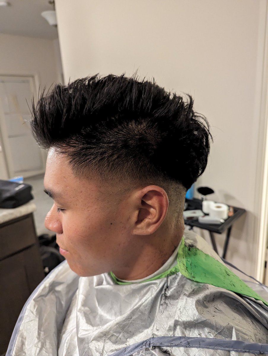 Jaxon5K's tweet photo. This past weekend I got the opportunity to cast Valorant with pay. #funhaverinvitational shout-outs to the team @mrfunhaver
@educautious @reachdat @teehaychzee @UlyPlz @zhobiiiii

I also got paid to give out some haircuts 🥰

Time to keep grinding to make this a consistent job 😁 https://t.co/iN4MZx1aWl