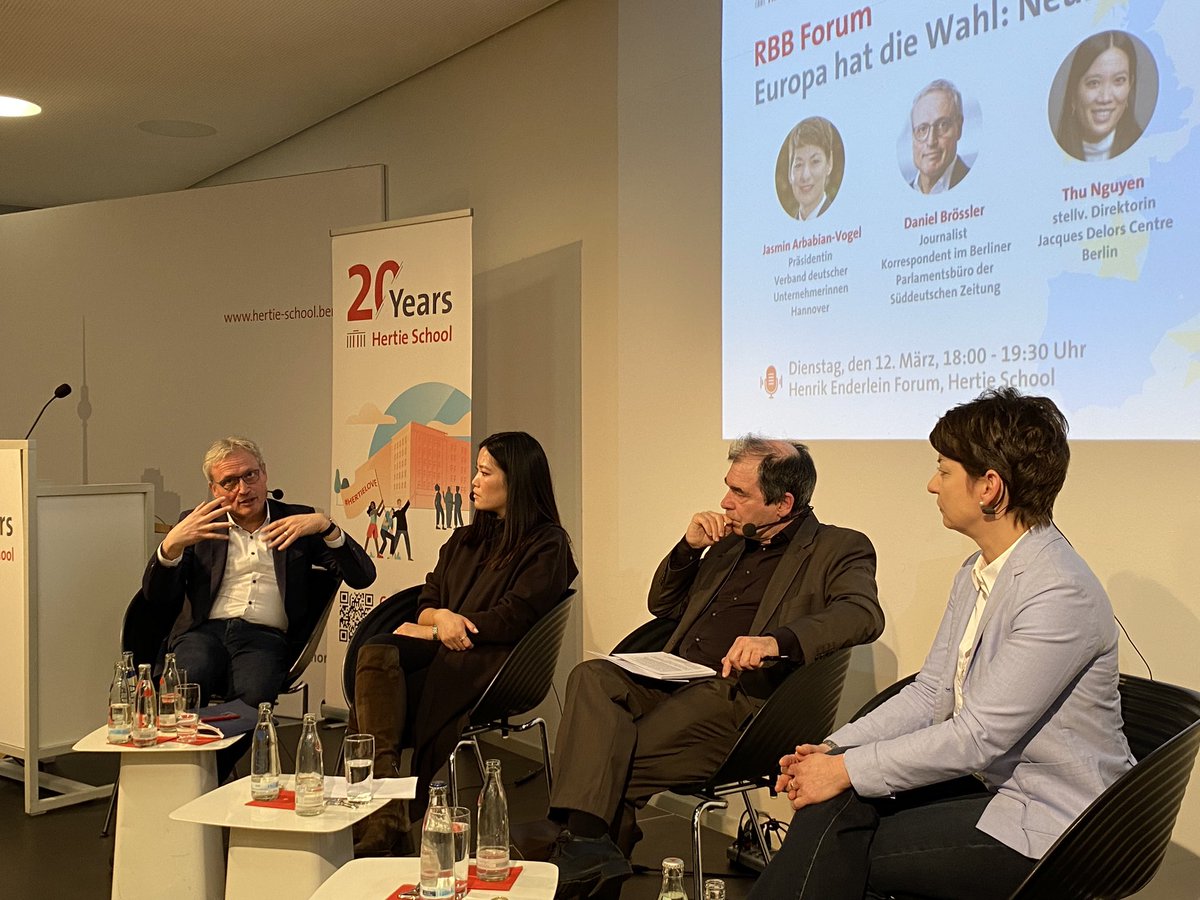 Hertie School (@thehertieschool) on Twitter photo #Europawahl 🇪🇺 Dieses Jahr wählen rund 350 Millionen Europäer*innen. Mit unseren Gästen Jasmin Arbabian-Vogel <a href="/VdU_eV/">VdU-Unternehmerinnen</a>, <a href="/dbroessler/">Daniel Brössler</a> <a href="/SZ/">Süddeutsche Zeitung</a>, <a href="/onethuthree/">Thu Nguyen</a> <a href="/DelorsBerlin/">Jacques Delors Centre</a>, Dominik Pietzcker <a href="/hs_macromedia/">Hochschule Macromedia</a> und Harald Asel <a href="/rbb24/">rbb|24</a> besprechen wir diese entscheidende Wahl <a href="/rbb24/">rbb|24</a> #euwahl #Europawahl 🇪🇺 Dieses Jahr wählen rund 350 Millionen Europäer*innen. Mit unseren Gästen Jasmin Arbabian-Vogel <a href="/VdU_eV/">VdU-Unternehmerinnen</a>, <a href="/dbroessler/">Daniel Brössler</a> <a href="/SZ/">Süddeutsche Zeitung</a>, <a href="/onethuthree/">Thu Nguyen</a> <a href="/DelorsBerlin/">Jacques Delors Centre</a>, Dominik Pietzcker <a href="/hs_macromedia/">Hochschule Macromedia</a> und Harald Asel <a href="/rbb24/">rbb|24</a> besprechen wir diese entscheidende Wahl <a href="/rbb24/">rbb|24</a> #euwahl