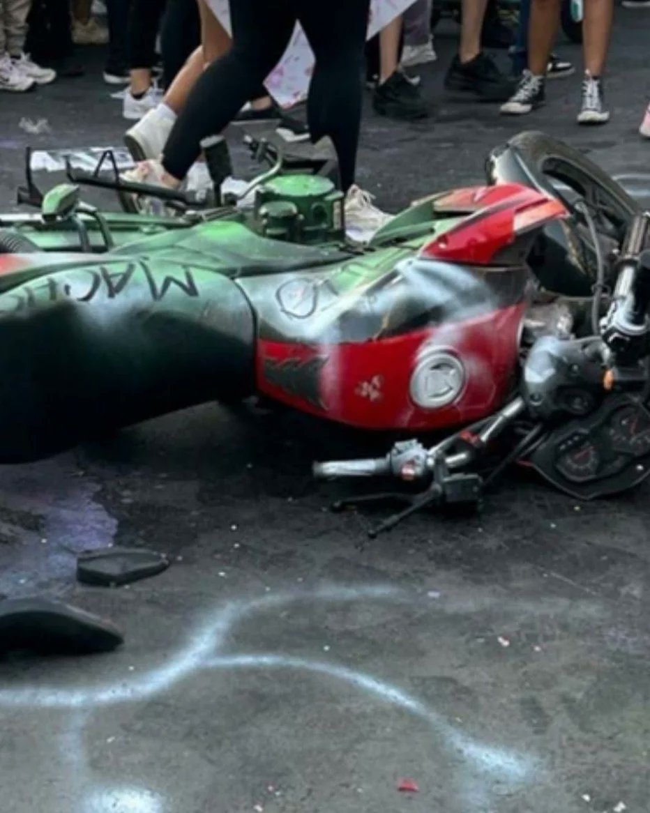 lavozparaguaya's tweet photo. 🚨 SE HIZO JUSTICIA

Las autoridades dejaron en libertad al motociclista que luchó por su vida tras ser atacado por una turba feminista el 8 de marzo, en México.
🔗https://t.co/6mSL0w649N https://t.co/xPhrIbT2zd