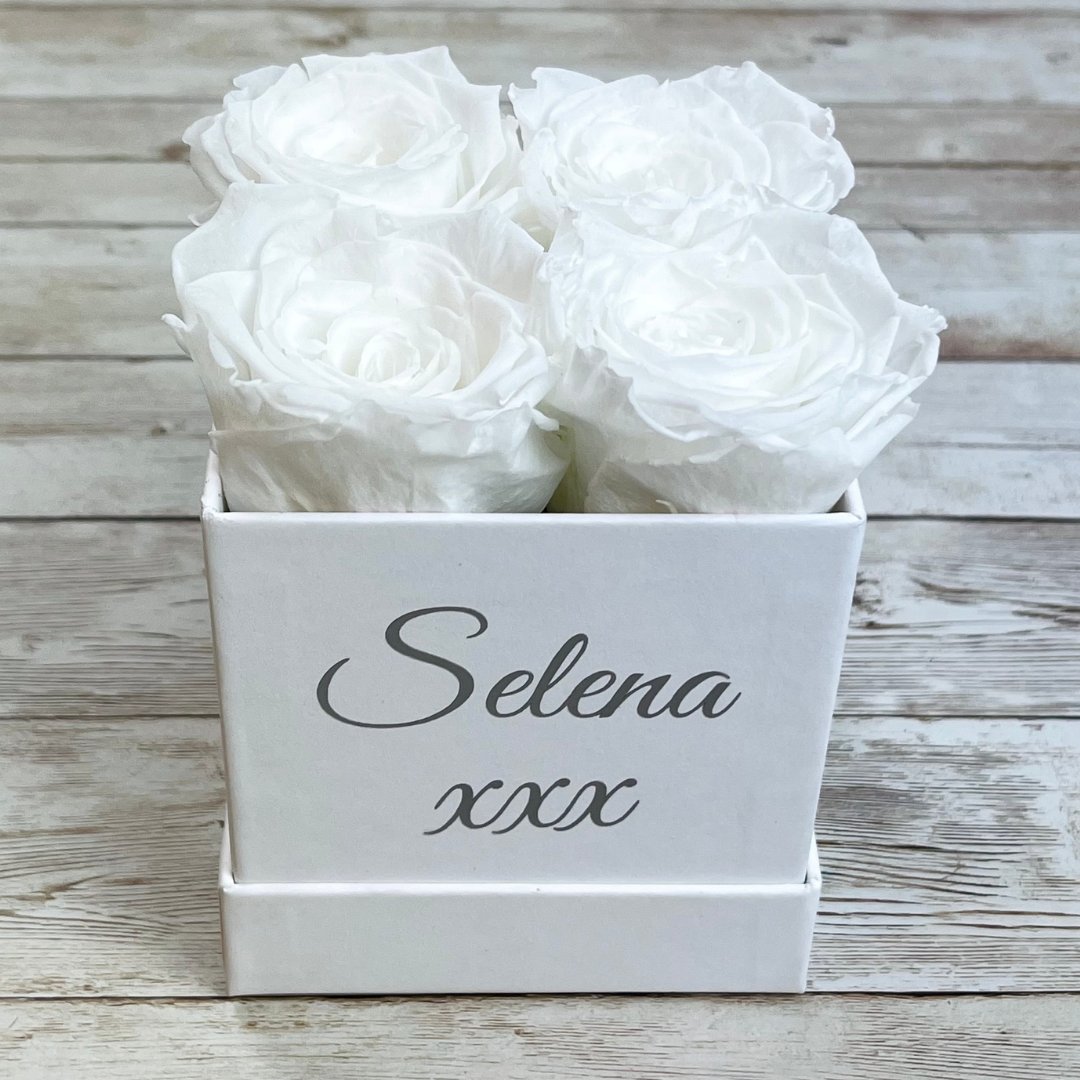 There's just something so beautiful about classic white roses 🤍 #infinityroses #preservedroses #roses #foreverroses #giftideas #perfectgift #luxurygifts #homedecor #oneyearroses #eternalroses #rosesthatlast #rosebox #foreverblooms #anniversarygift #whiteroses