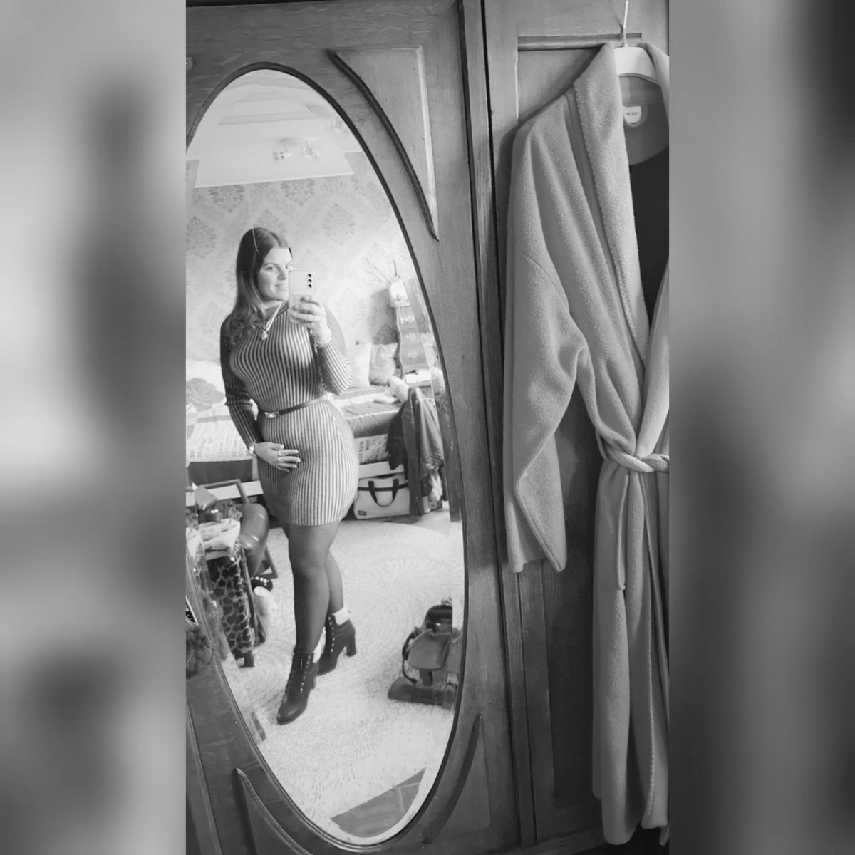 𝓛𝓲𝓼𝓽𝓮𝓷 𝓽𝓸 𝔂𝓸𝓾𝓻 𝓱𝓮𝓪𝓻𝓽, 𝓘𝓽 𝓴𝓷𝓸𝔀𝓼 𝓮𝓿𝓮𝓻𝔂𝓽𝓱𝓲𝓷𝓰. ♡♥︎ 
استمع إلى قلبك، فهو يعرف كل شيء. ♡♥︎