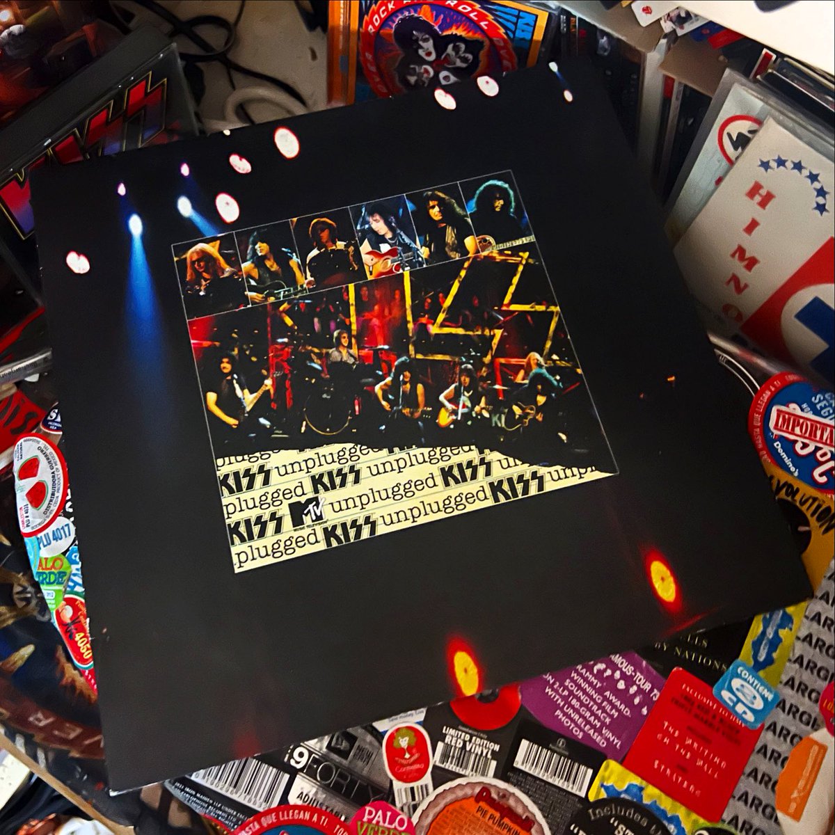 ZTNK71's tweet photo. KISS
Kiss Unplugged 
12.mar.1996
@kiss 
#kissband #kissunplugged https://t.co/sn2ieDmg5k