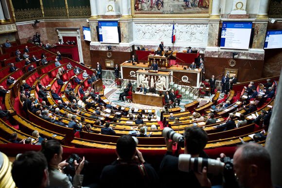RenaudMuselier's tweet photo. Marine Le Pen invente le soutien low-cost ! Un soutien sans effort, sans arme, sans argent, sans vote du traité.

Fidèle à sa complicité historique, elle défend un soutien sans soutien pour satisfaire Poutine. Mais face à la barbarie, on ne s’abstient pas, on se bat. https://t.co/h1QFhvNr9f