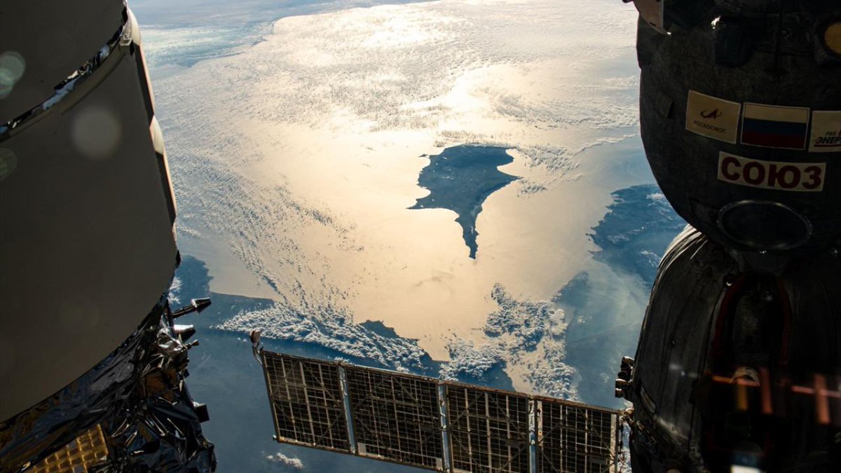 pusholder's tweet photo. Türkiye'nin ilk astronotu Alper Gezeravcı, KKTC'nin uzaydan çektiği fotoğraflarını paylaştı. https://t.co/BAEG2vi9Vc