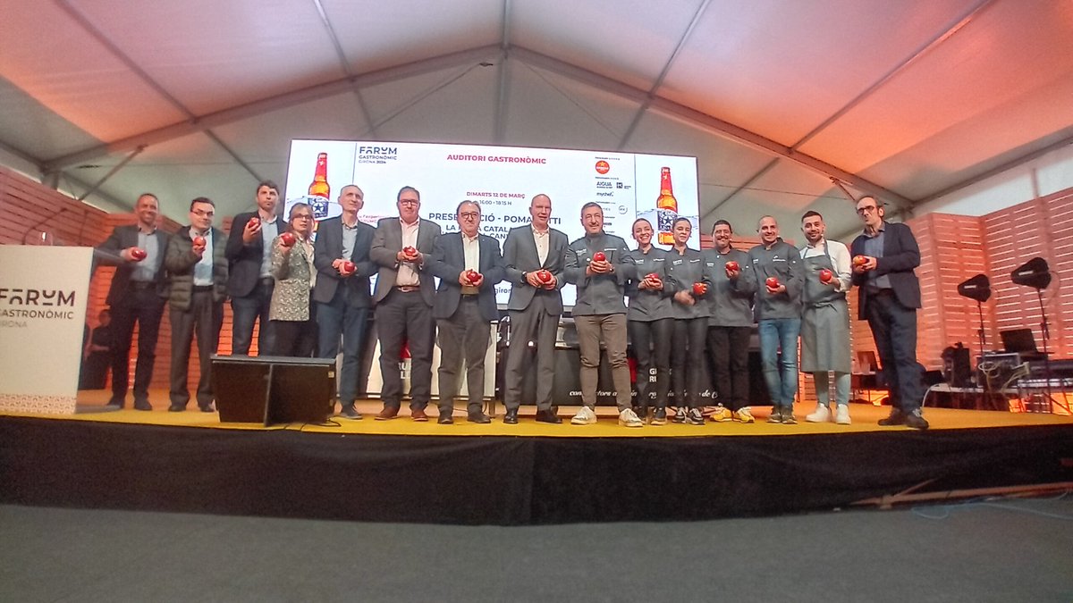 irtacat's tweet photo. Des de l’#IRTA estem molt contents de poder participar al @ForumGastroGi, un dels màxims aparadors gastronòmics del territori, amb la presentació de la Tutti™🍎,  la primera poma adaptada als climes càlids que surt al mercat i resultat de més de 20 anys de treball 🧵⬇️ https://t.co/mquFMTsBwT