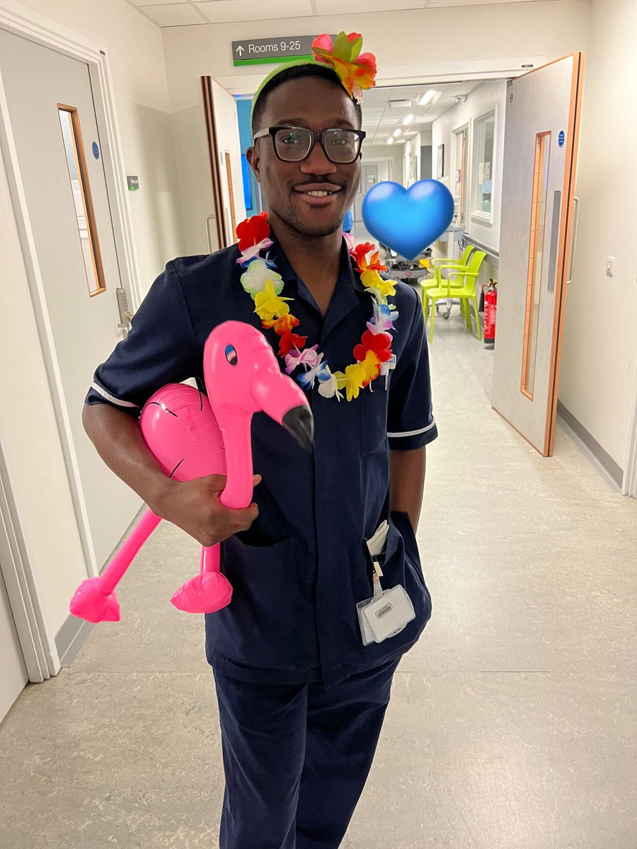 🌺 TIKI TUESDAY 🌺 Some of our senior nurses provided afternoon mocktails to the patients today on EAU. It gave us the opportunity to engage with our patients and explain the importance of keeping well hydrated 🥤 plus give our staff a good giggle at our hawaiian vibe 🤭