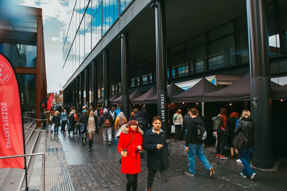 Am benwythnos llwyddiannus yn dathlu popeth Cymreig @spitalfieldsE1 ar gyfer Dydd Gwyl Dewi. Roedd y digwyddiad yn cyd-fynd â dathliad blynyddol @wythnoscymllun, ac roedd hefyd yn rhan o ymgyrch #CaruCymruCaruBlas sydd yn ymroddedig i arddangos y gorau yn gastronomeg Cymru.