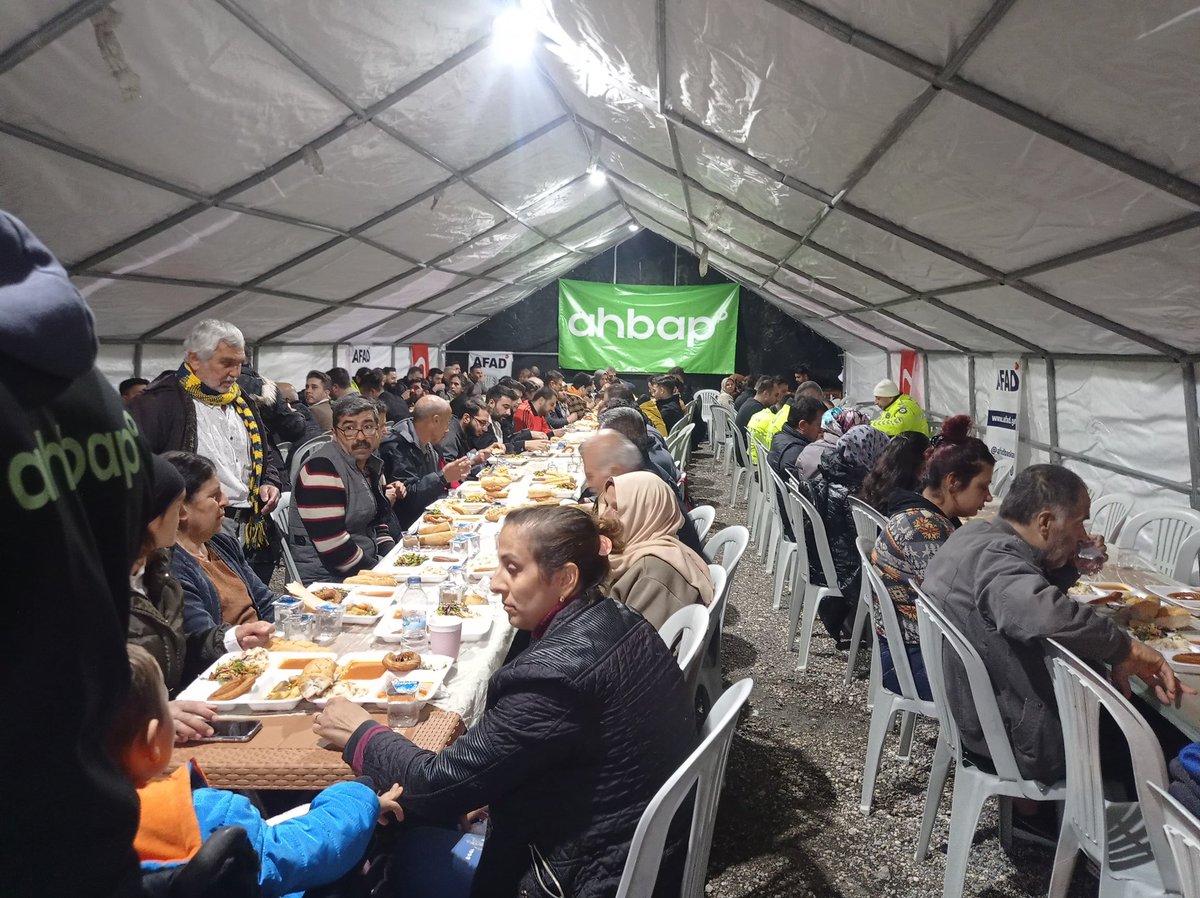 Soranlar olduğu için yanıtlıyorum.

Ahbap Derneğinin Hatay Antakya Zülüflühan’da her akşam 500 kişilik iftar çadırı mevcuttur.

Adres Mustafa Kemal Üniversitesi 
💚💚 <a href="/ahbap/">Ahbap</a>
