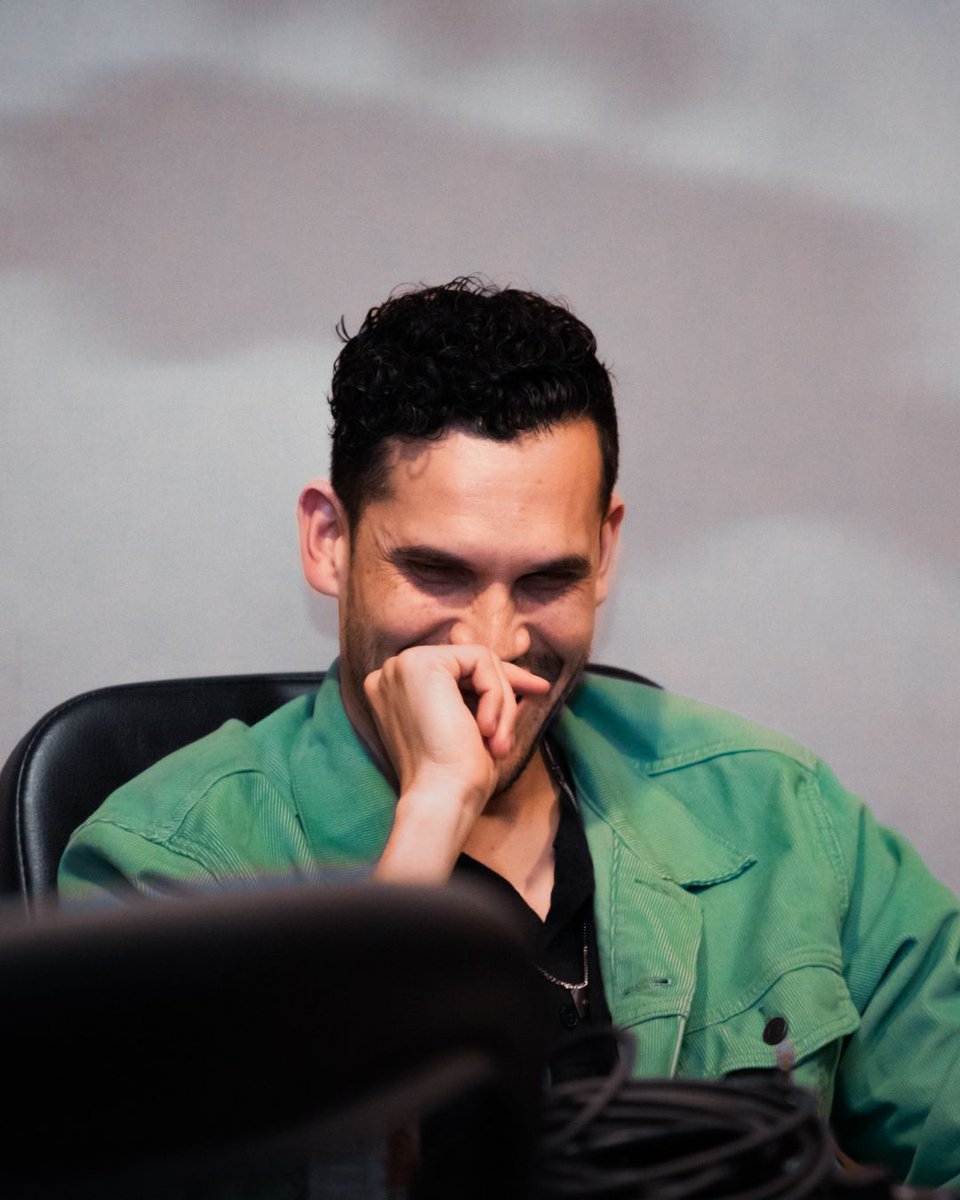 Una imagen vale más que mil palabras… ¿Qué estará pensando nuestro amigo Onis? 
.
▶️ youtube.com/@RevoluzionEst… 
🎶 revoestereo.com