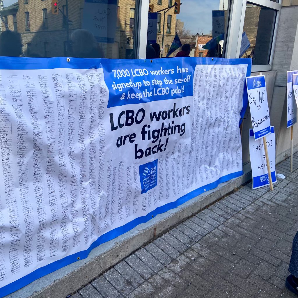 Today I joined LCBO workers fighting back against threats of privatization from this gov’t. More than 7000 workers signed a petition calling on them to reverse the cuts and #KeepItPublic! 

#LdnOnt