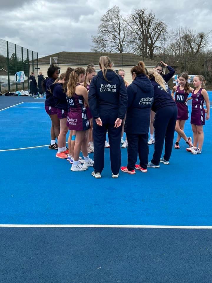 Alsmith191196's tweet photo. Memories popping up from this time last year, I was 8 months pregnant at the England Netball National Schools Finals @oundleschool with @bgsnetball 

What a fantastic weekend we had, a great experience for coaches and players! 

#netballfamily https://t.co/7Tz54kJLQY