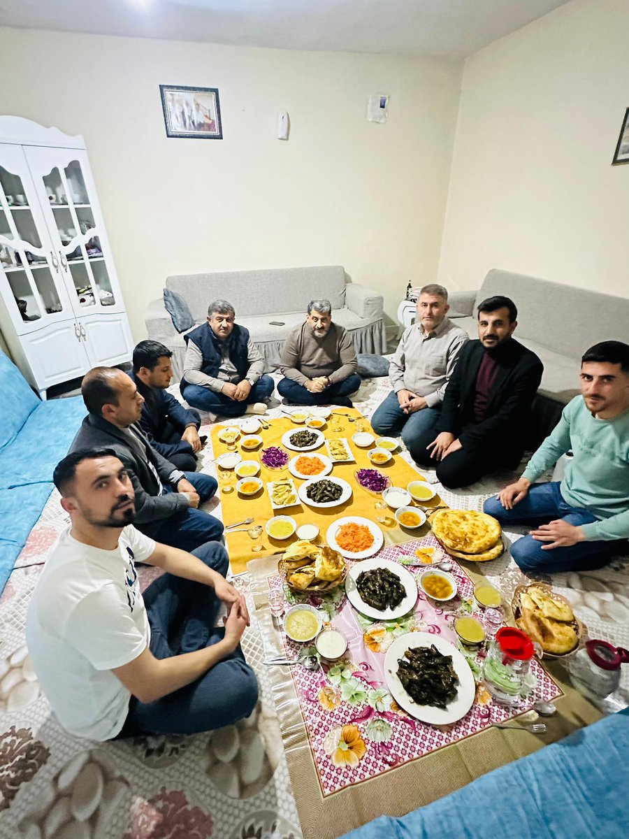 akpartidbakir's tweet photo. 📌Gönül Sofrasında Buluşuyoruz.

ALLAH Tuttuğumuz oruçları kabul eylesin.

İl Başkanımız Sn.@RasitOcak ve Yönetim Kurulu Üyelerimiz Şehmus SAGUN, Fahri ATEŞ ile beraber; Yenişehir ilçemizin Ben U Sen mahallemizde Kemal  KARA  hemşehrimizin iftar sofrasına misafir olduk.
Misafirperverliklerinden dolayı hemşehrilerimize teşekkur ederiz.

#HazirizKararliyiz 
#GercekBelediyecilik