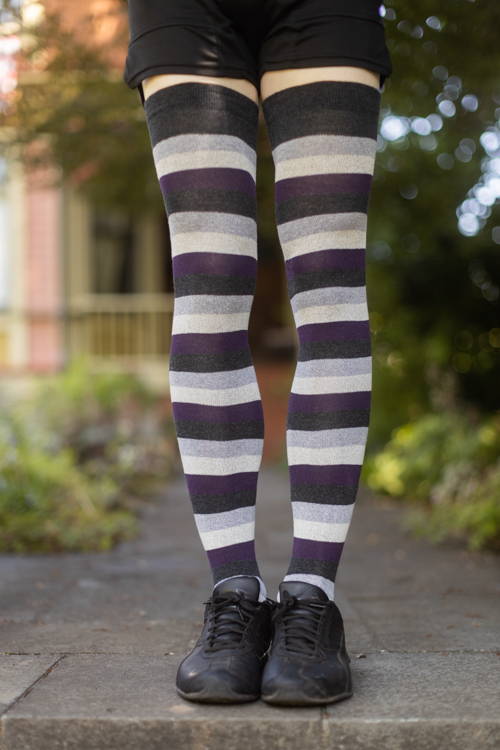 Sock Dreams on X: XL Foot for XL Sweeties! US shoe size: 13-18 women's,  11-16 men's Stretch, around leg: 27 inches at cuff, 24 inches mid-sock  Length, heel to top: 29  #