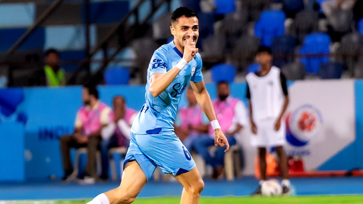 sevensnxt's tweet photo. Before Kratky, Vikram Singh (22) had 51 matches with 5 goals for Mumbai. Under the guidance of Kratky, he played 12 matches and scored 7 sofar.

Petr Kratky unlocked Vikram's full potential, and it appears that Vikram has secured his spot in the Mumbai City lineup. 🇮🇳🔥 #SFtbl https://t.co/Epa60KiYml